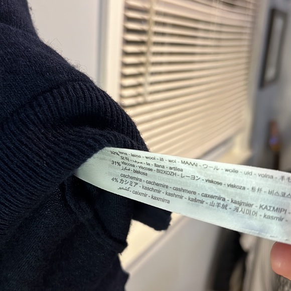 Zara Women’s Navy V-Neck Sweater - Picture 5 of 6